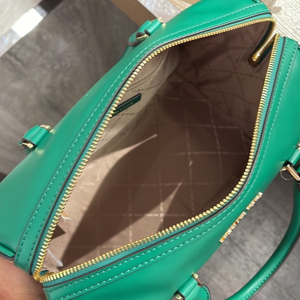 Michael Kors med Duffle Travel - Leather/Coated
PALMETTO GREEN 
MD DUFFLE
NWT - Picture 11 of 16